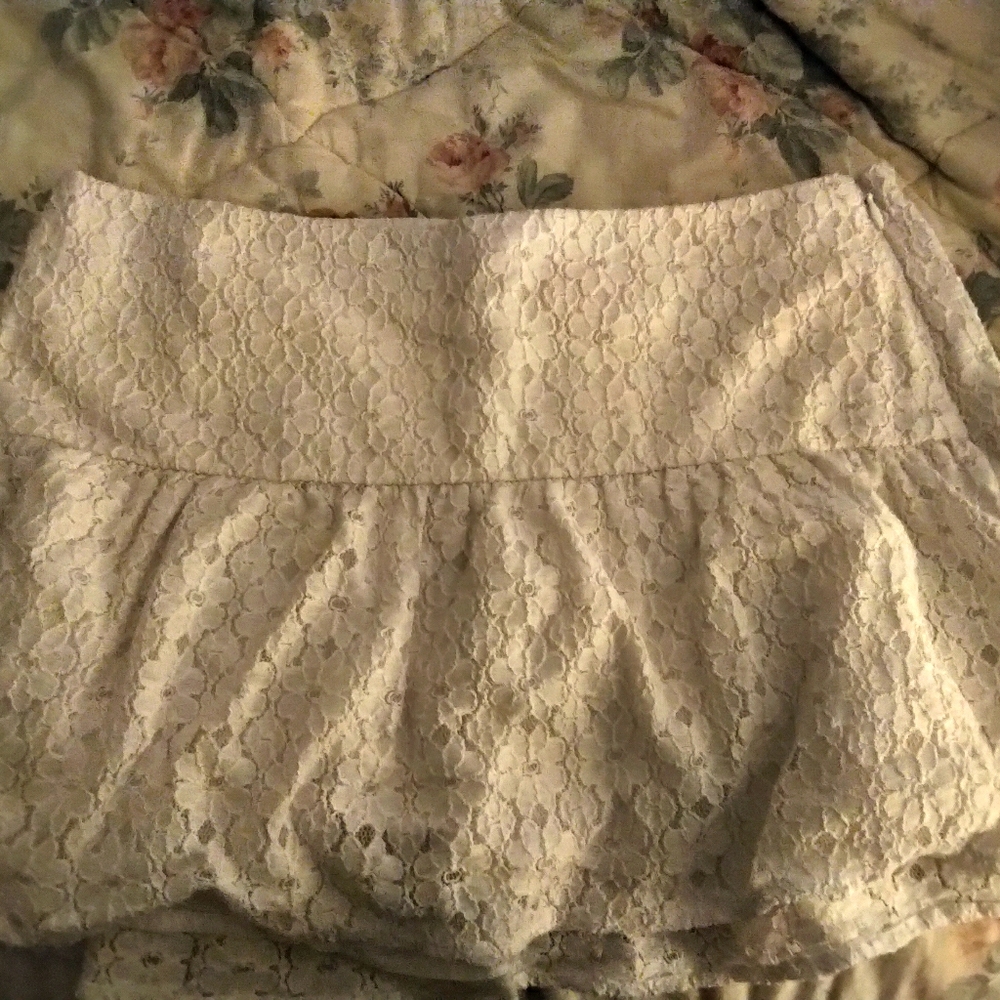 Lilly Pulitzer Flower Lace White Skirt Sz 4